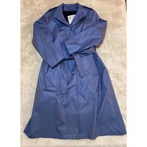 Vintage Khaki London Fog Womens 8 petite Trench Coat With Zip Out Lining, 80s